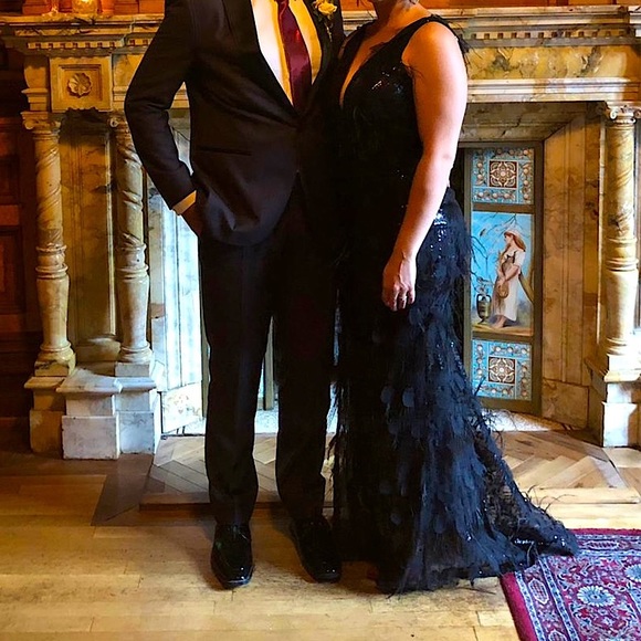 Beautiful black sequin and feather dress - Picture 3 of 3